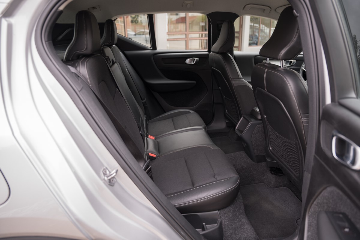 Volvo
 XC40 2.0 D D3