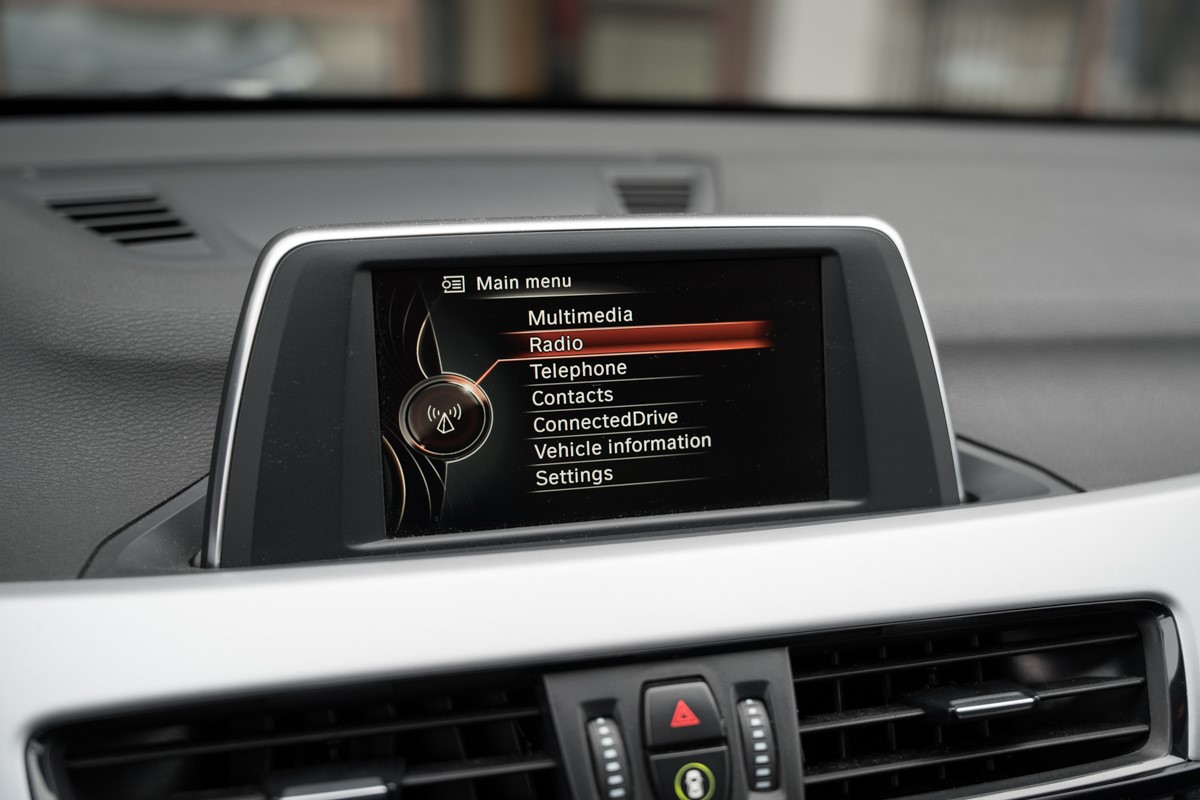 BMW
 X1 18D XDrive