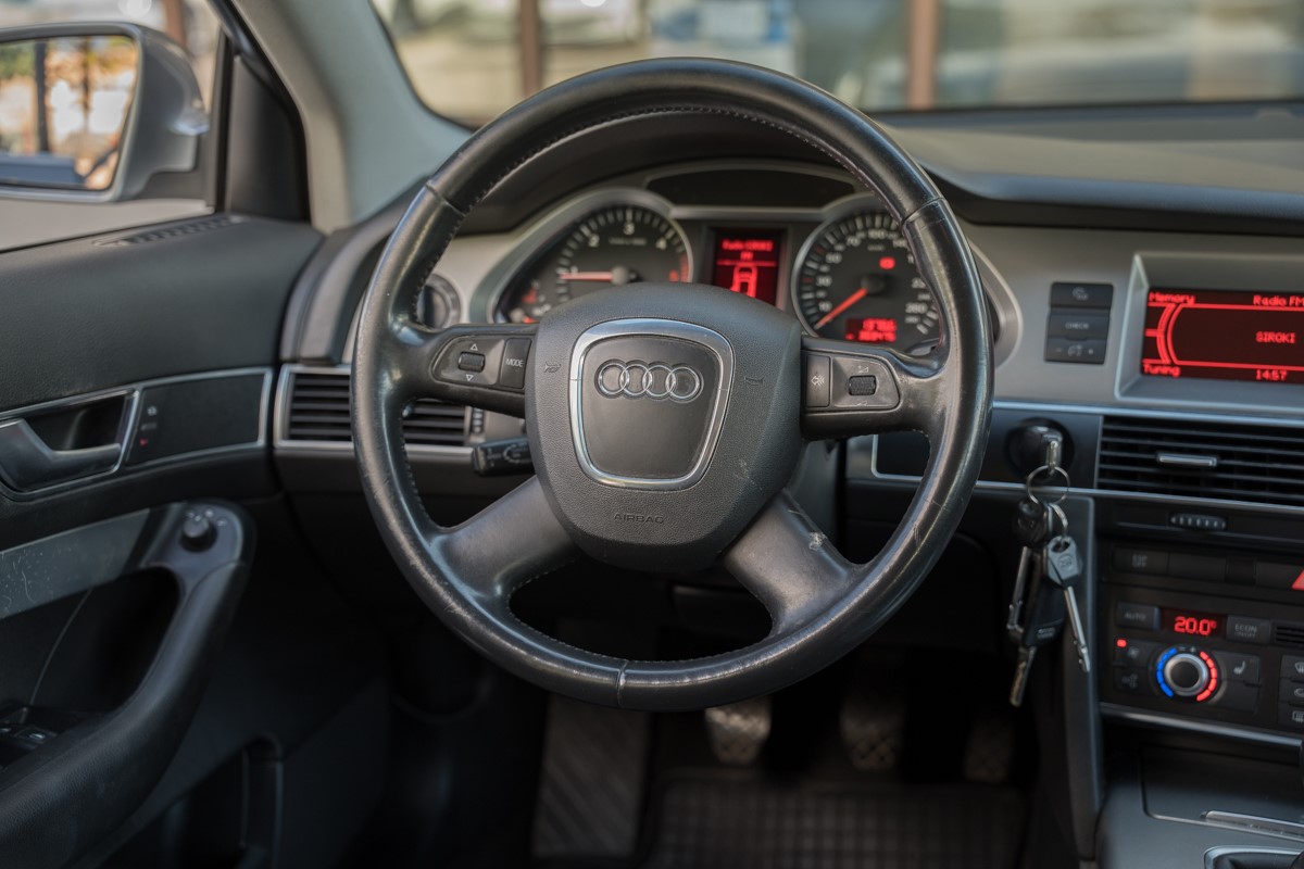 Audi A6
 2.0 TDI 