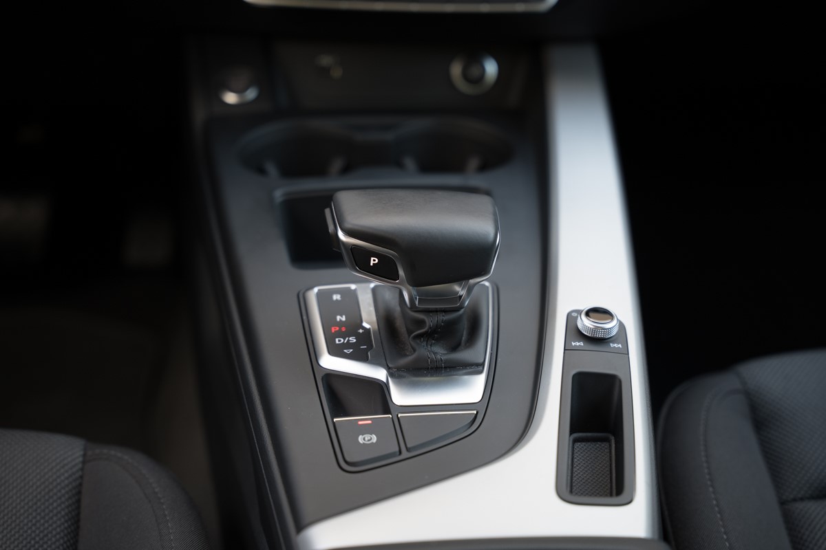 Audi A4
 30 TDI 