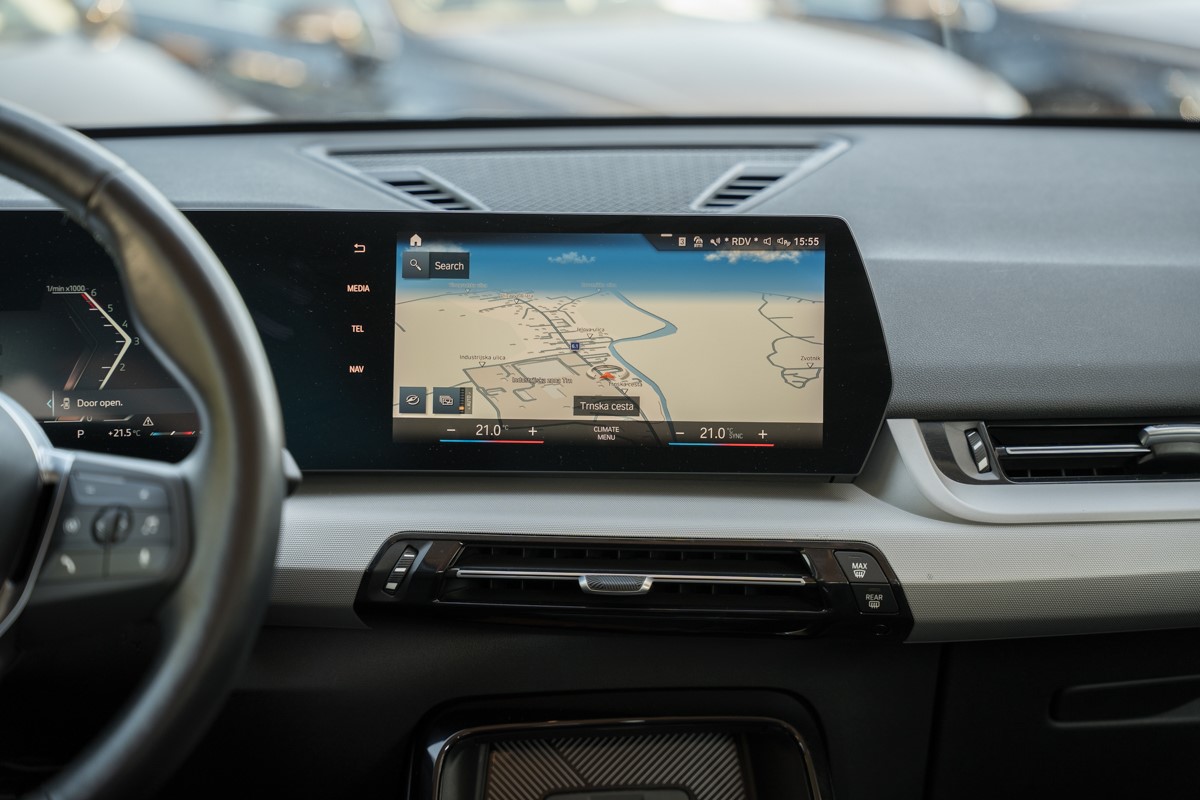 BMW
 X1 18 d sDrive