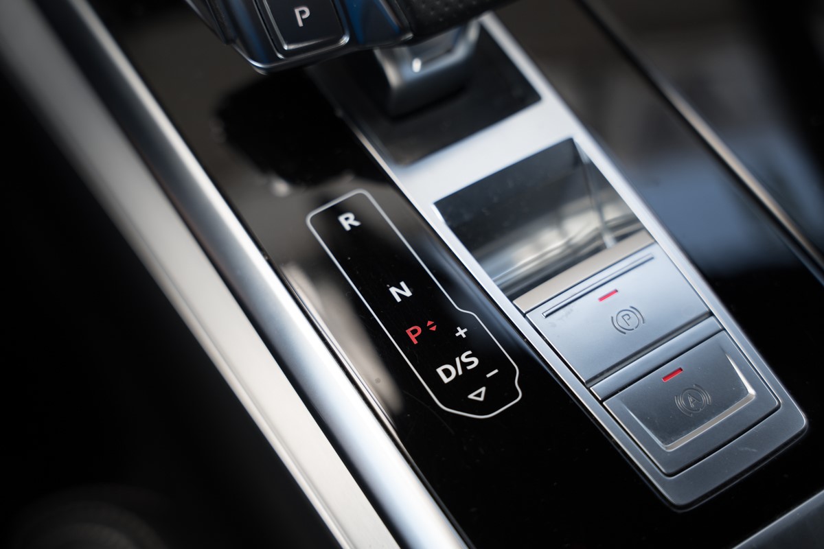 Audi Q7
 3.0 TDI S line QUATTRO