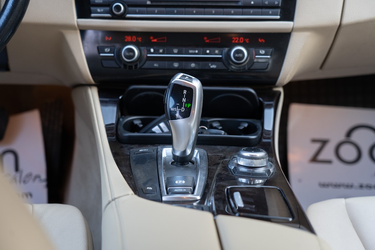 BMW
 5-Series 530d