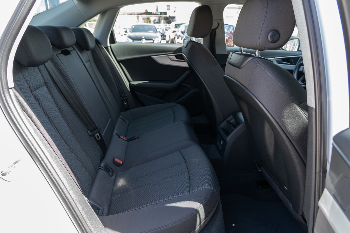 Audi A4
 2.0 TDi Ultra S-tronic Business