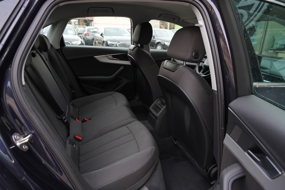 Audi A4
 2.0 TDI