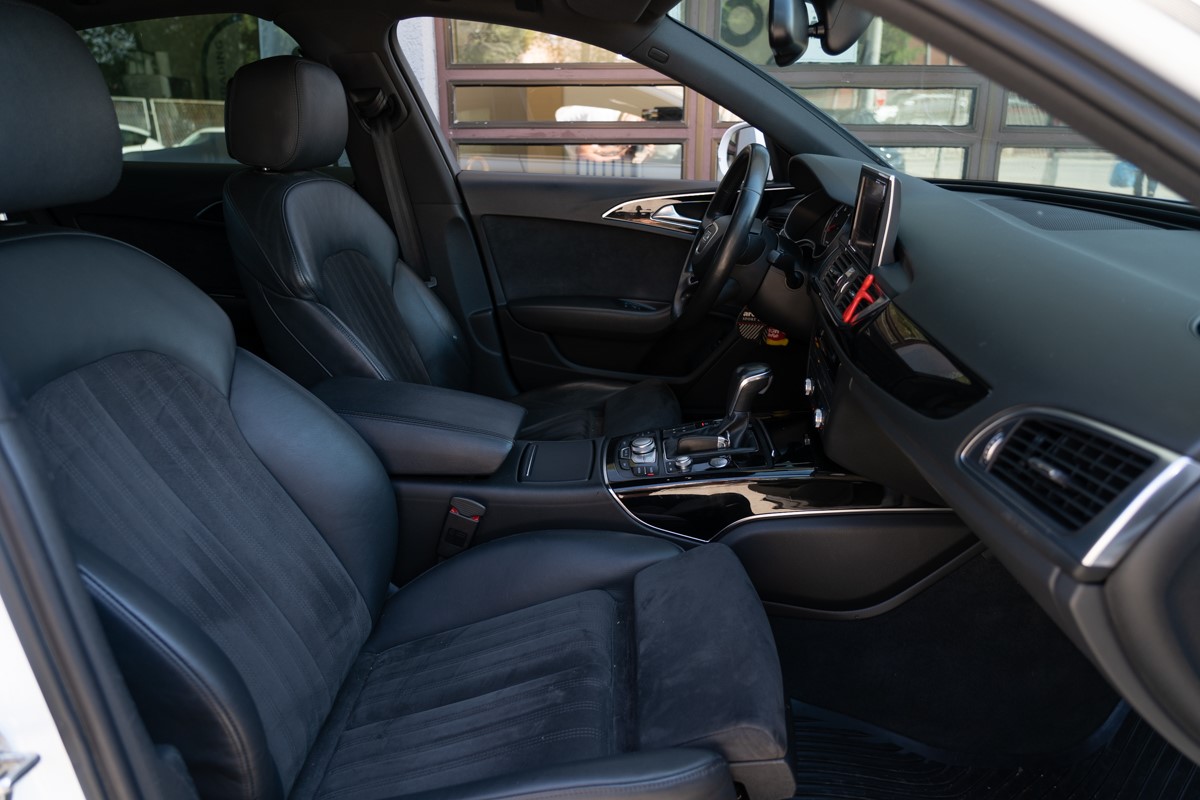 Audi A6
 2,0 TDI S-line