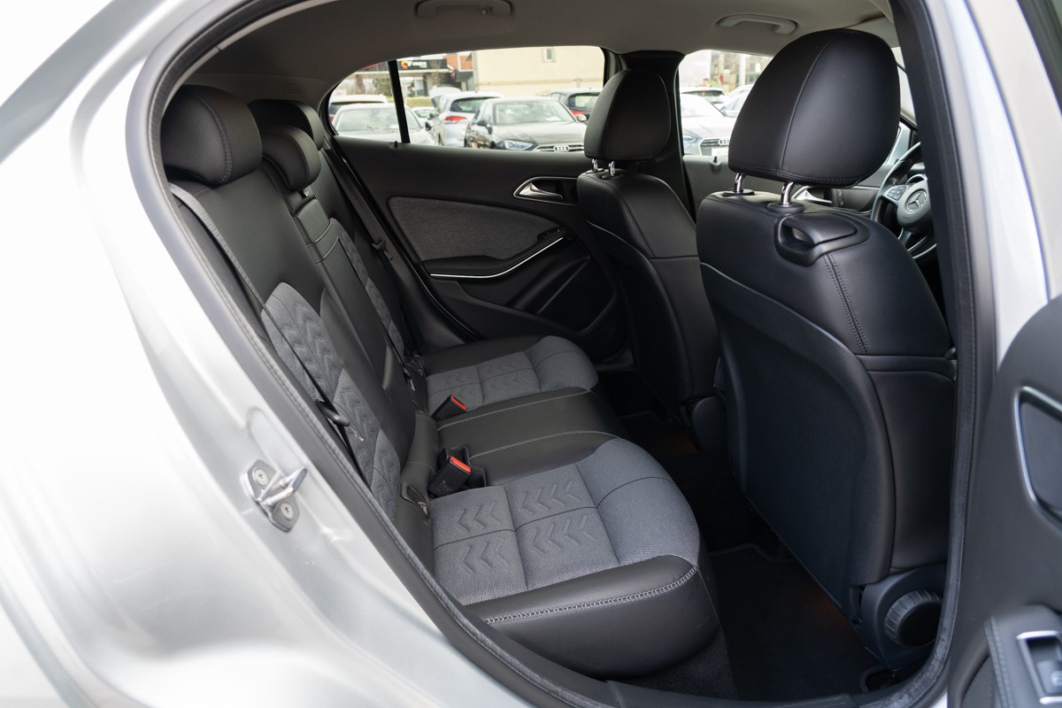 Mercedes-Benz GLA 200 D STOCK