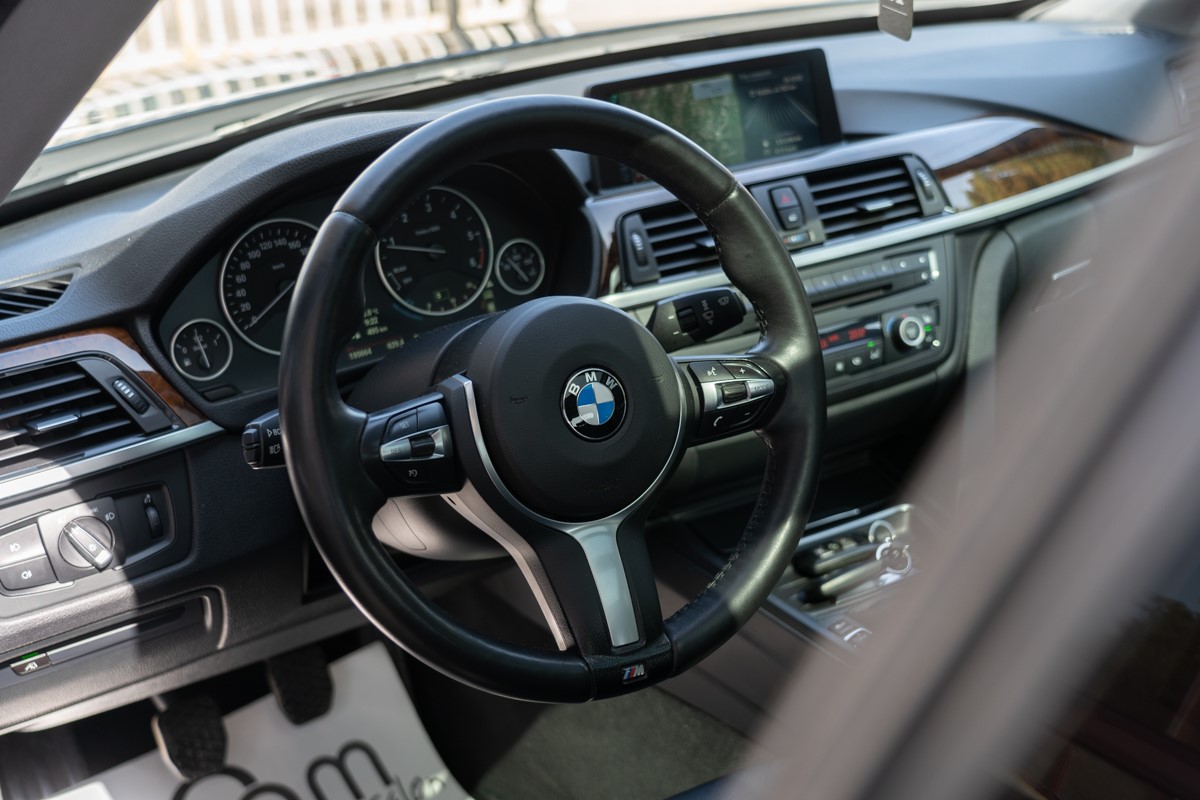 BMW
 3-Series 318 D Gran Turismo