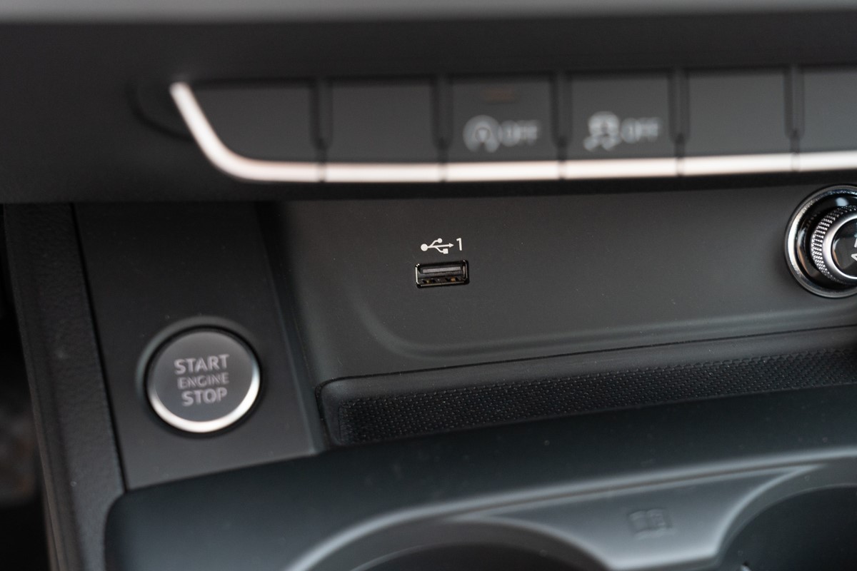 Audi A4
 30 TDI S-Tronic Business