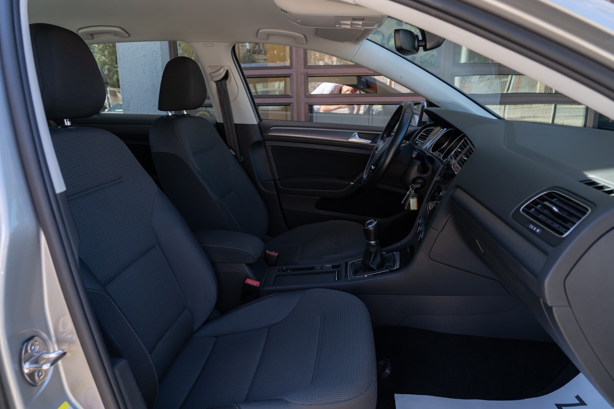 Volkswagen Golf 1,6 TDI CONFORTLINE BUSINESS
