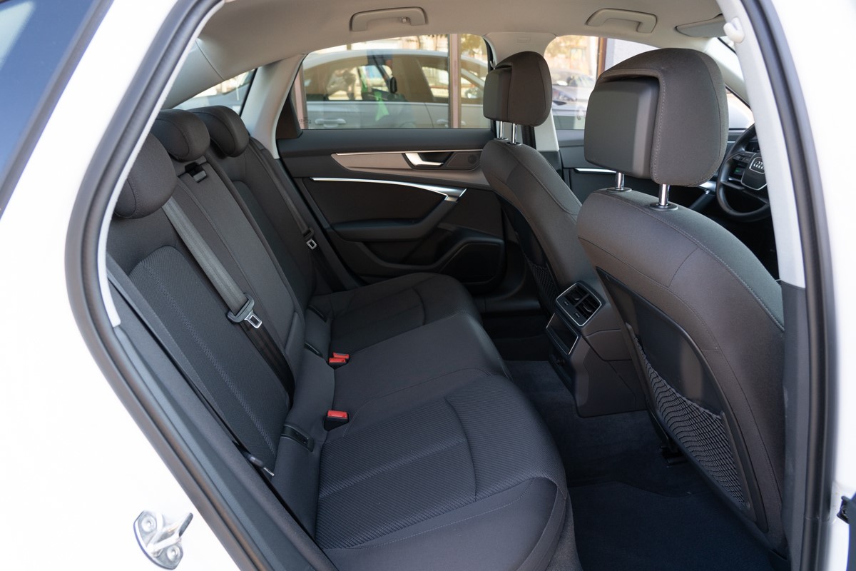 Audi A6
 40 TDi S-tronic