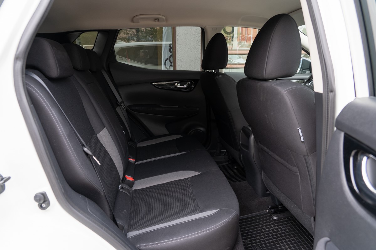Nissan
 Qashqai 1,5 DCI