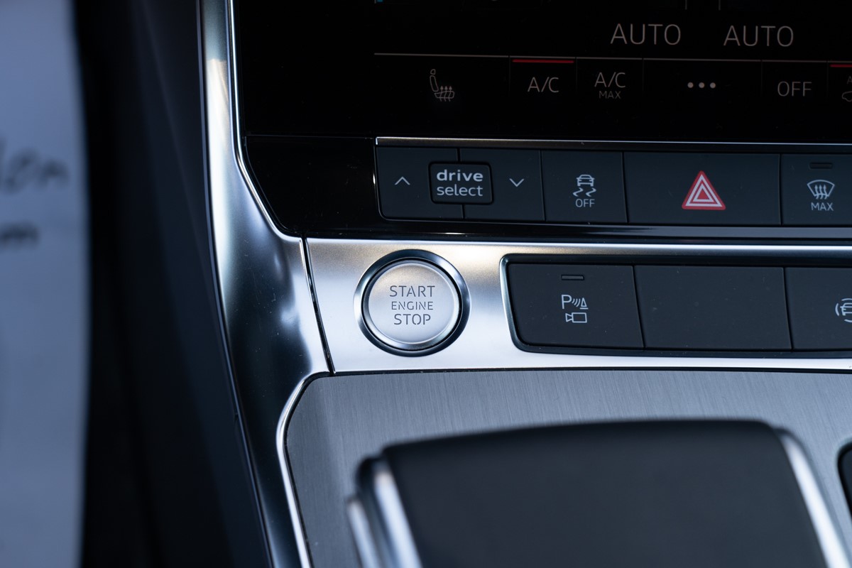 Audi A6
 50 TDi Sport Quattro Tiptronic