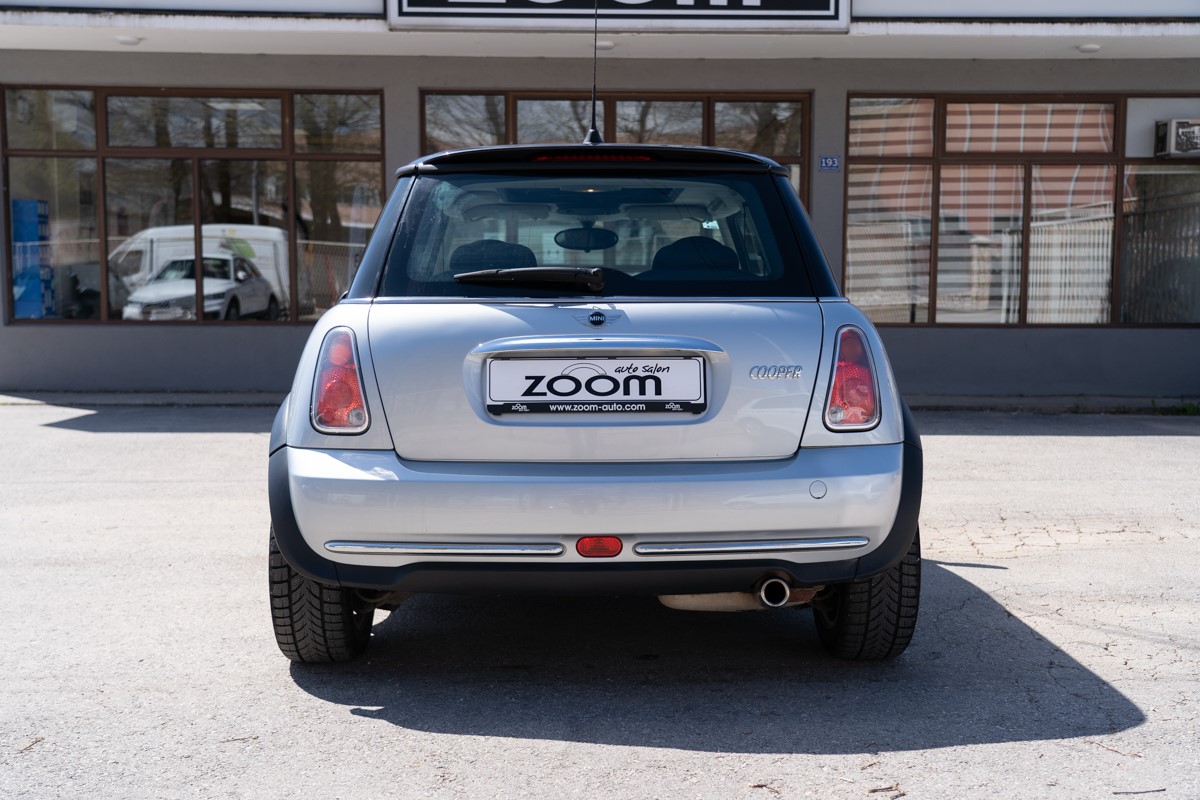 MINI
 Cooper 
 1,6 Benzin