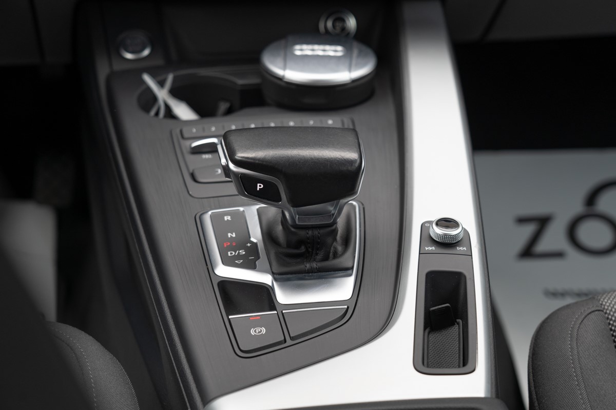 Audi A4
 2.0 TDi S-tronic Quattro Business Line