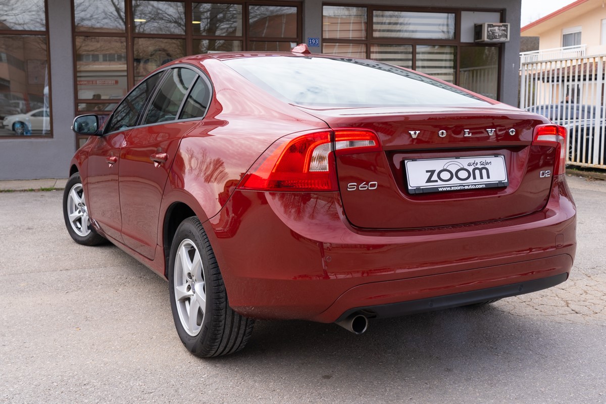 Volvo
 S60
 2.0D D2 Kinetic Business