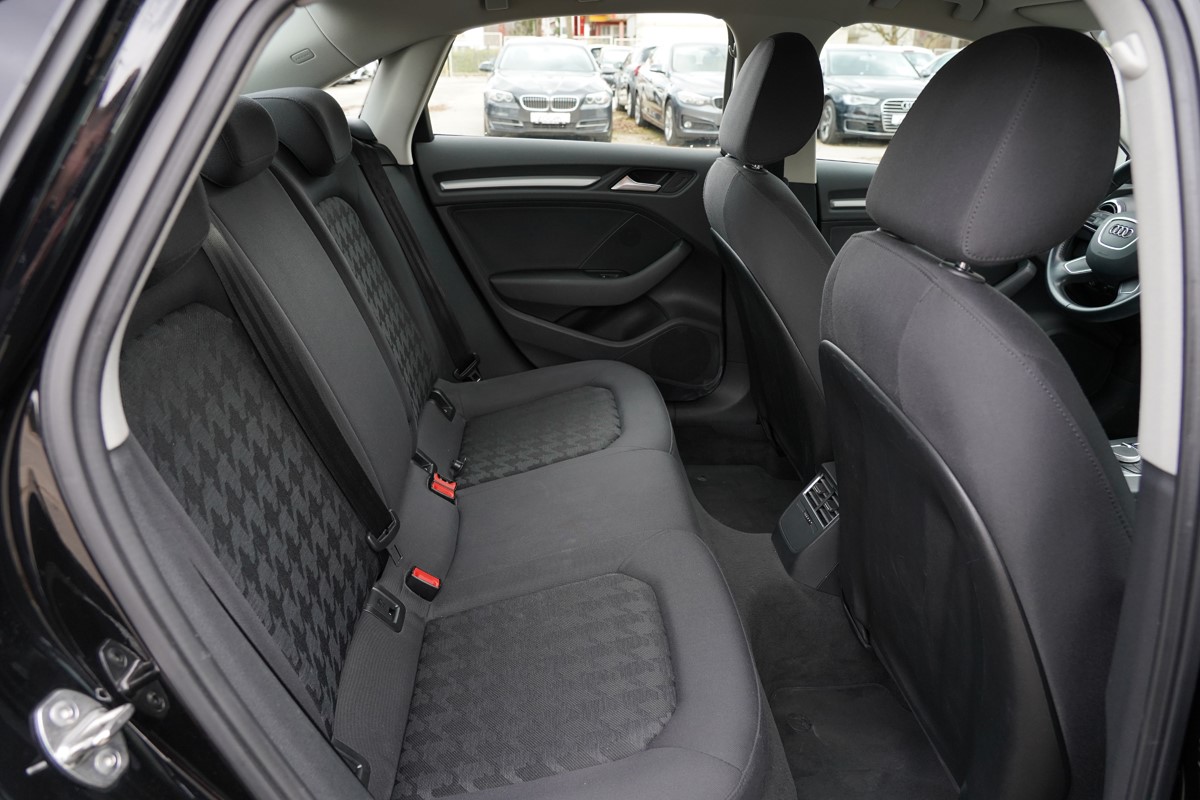 Audi A3
 2,0 TDI S-tronic