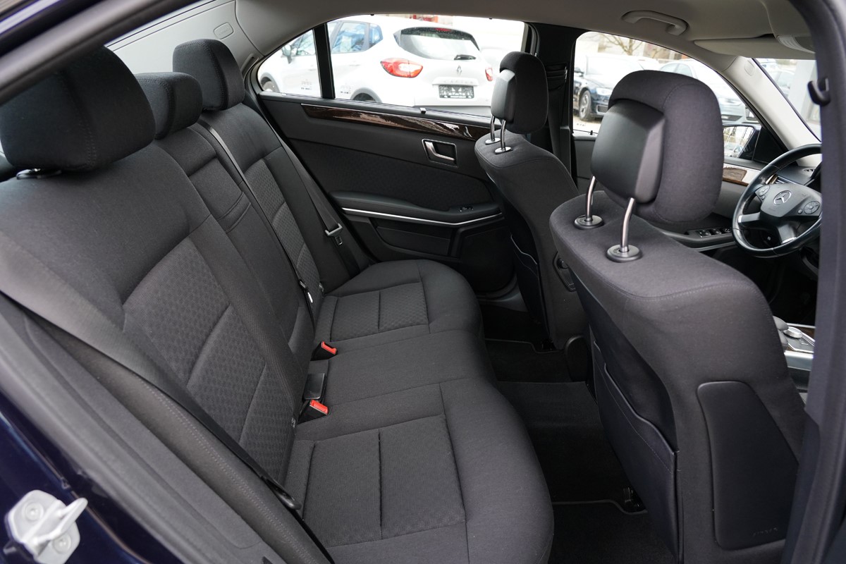 Mercedes-Benz E-Class
 220 CDI