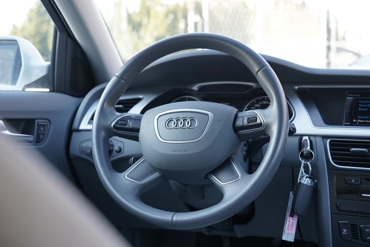 Audi A4
 2.0 TDI