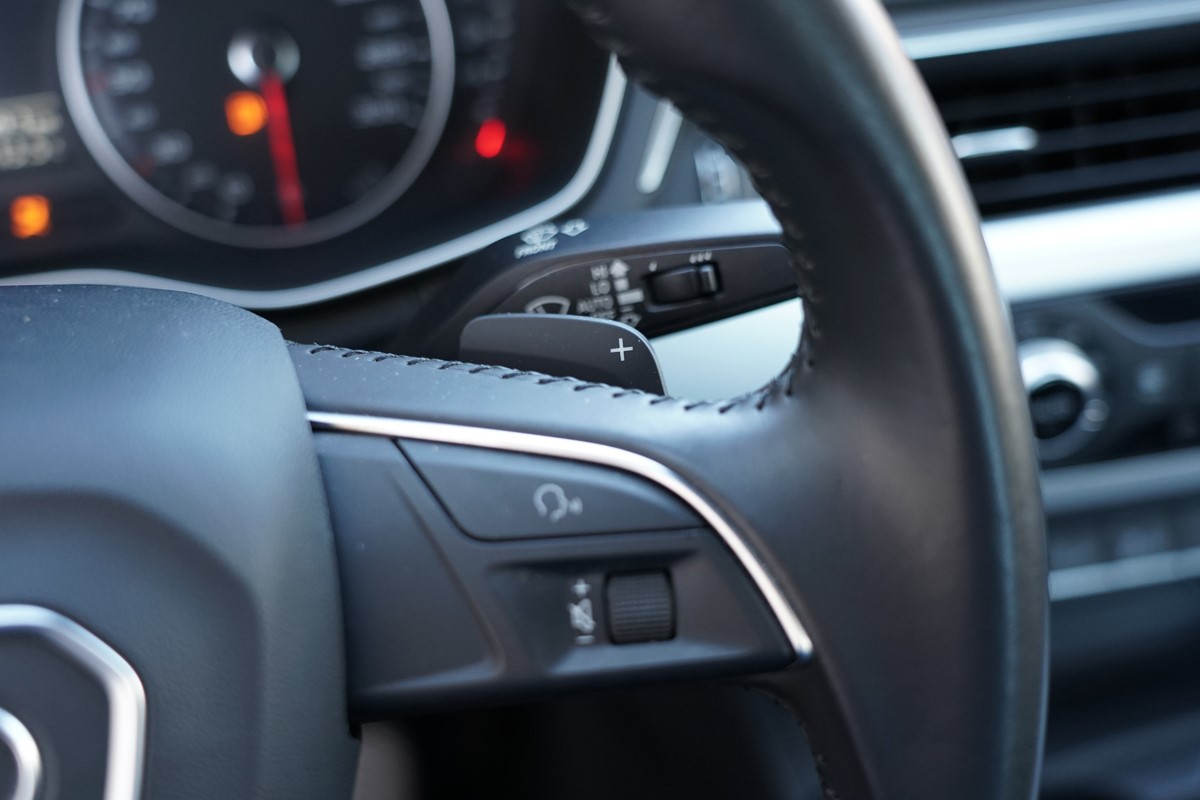 Audi A4
 2.0 TDI  BUSINESS LINE S TRONIC 