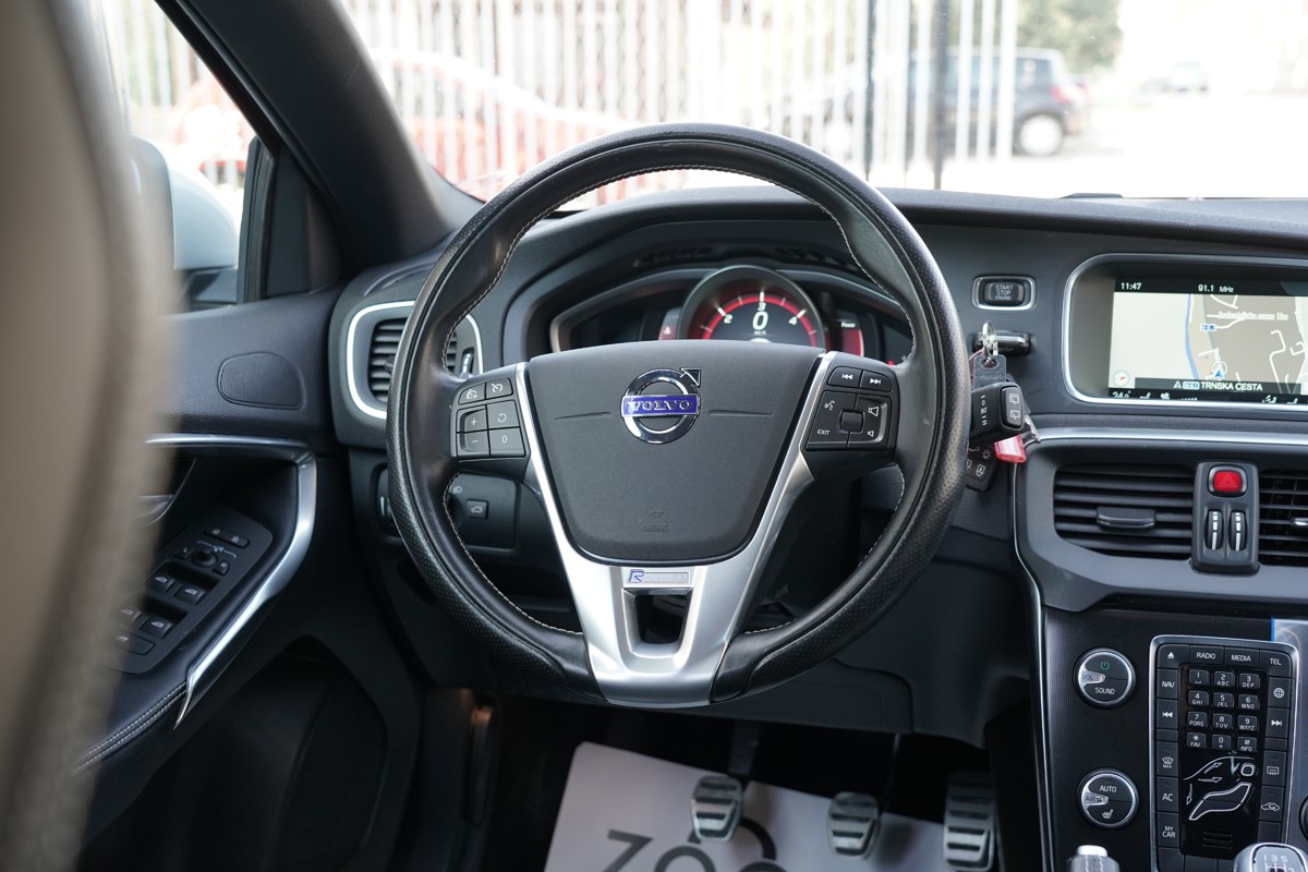 Volvo
 V40 D2 BUSINESS SPORT 5D