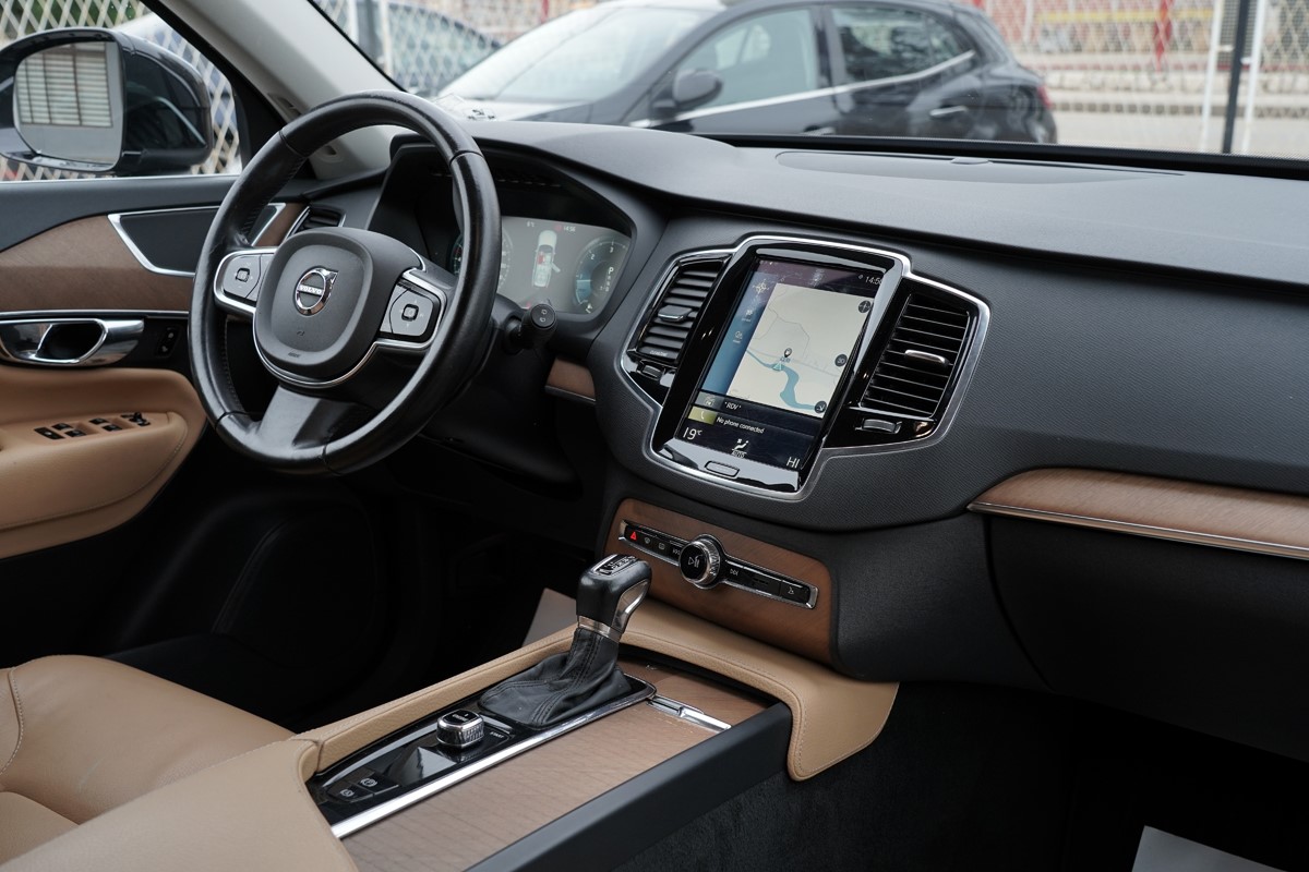 Volvo
 XC90 
 D5
