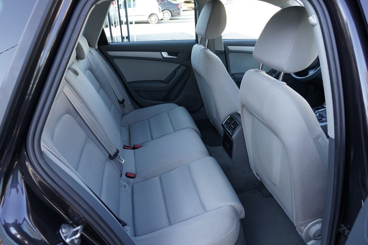 Audi A4
 2.0 TDI