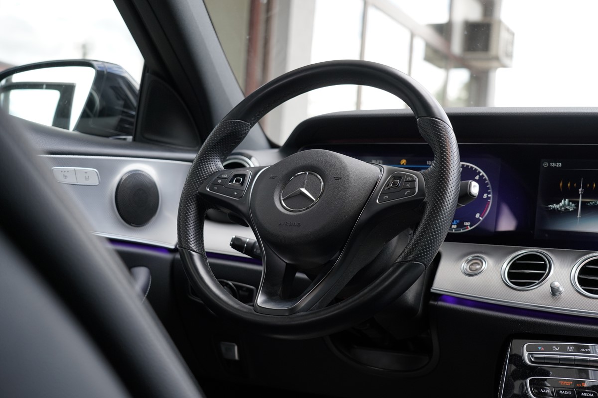Mercedes-Benz E-Class
 220 D Avantgarde 