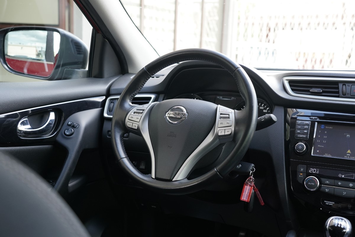 Nissan
 Qashqai 1.6 DCI 4x4