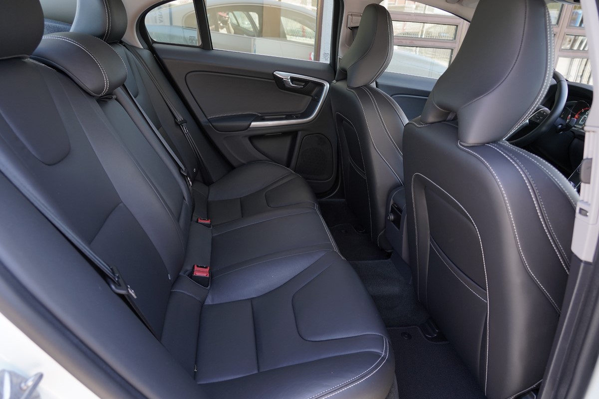 Volvo
 S60
 2.0 D Summum