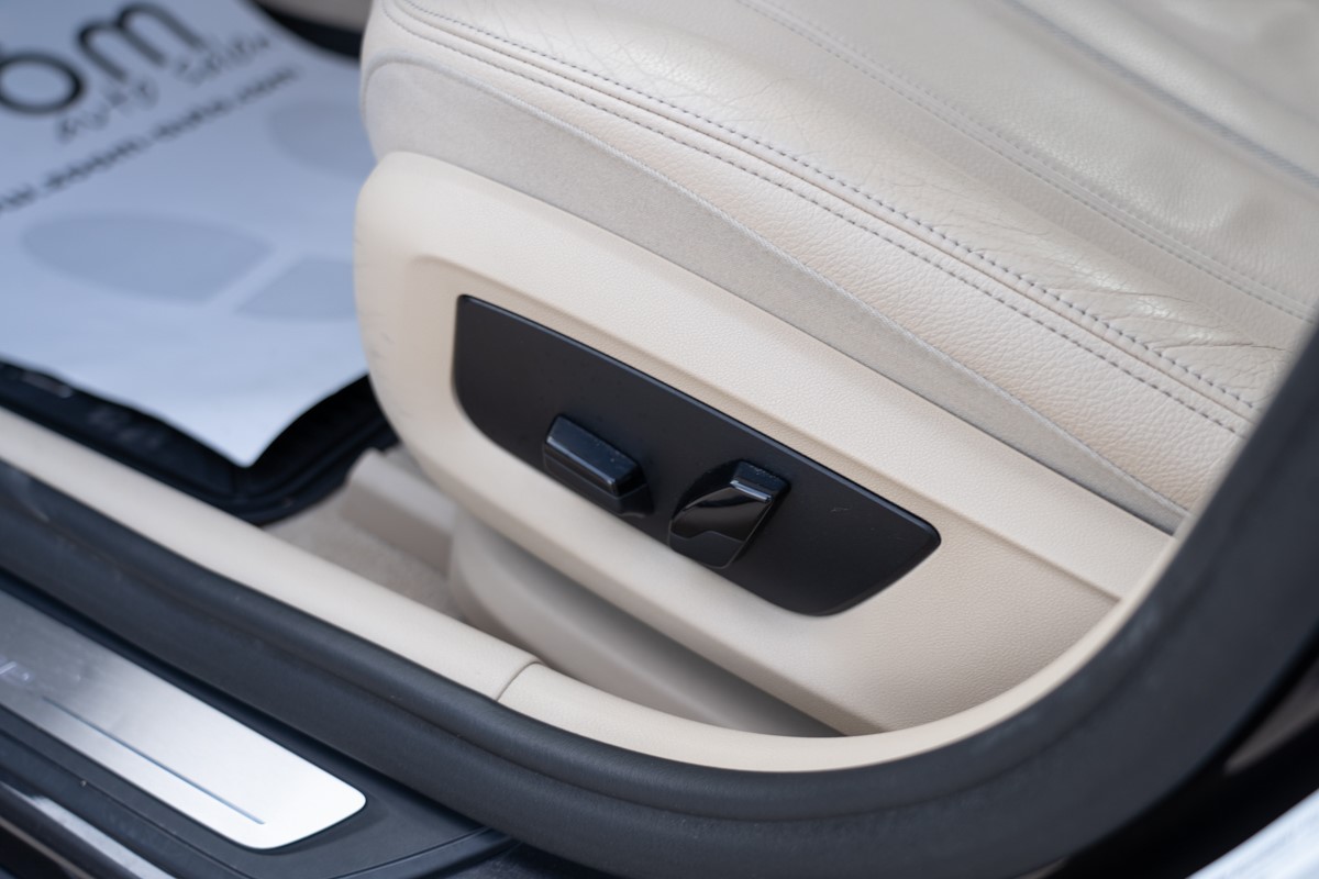 BMW
 5-Series 520 D XDRIVE