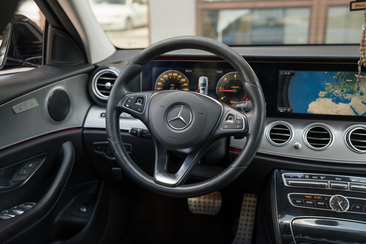 Mercedes-Benz E-Class
 220 D AMG