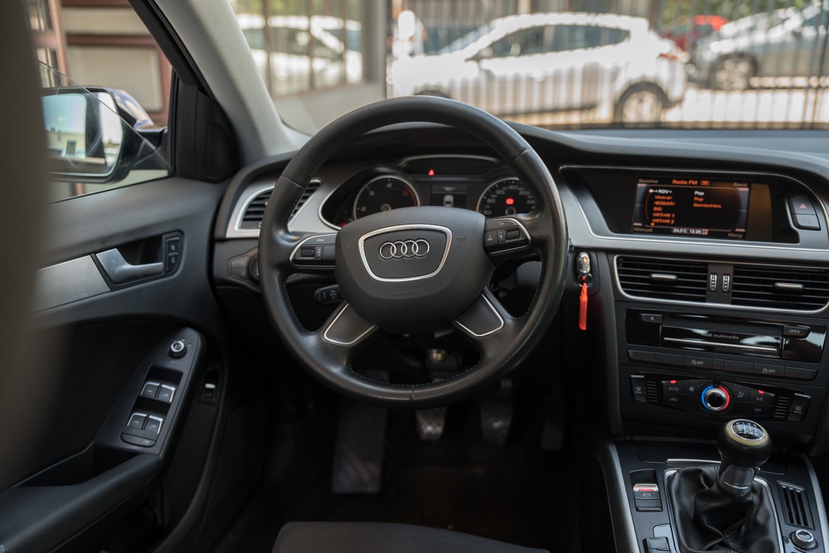 Audi A4
 2.0 TDI