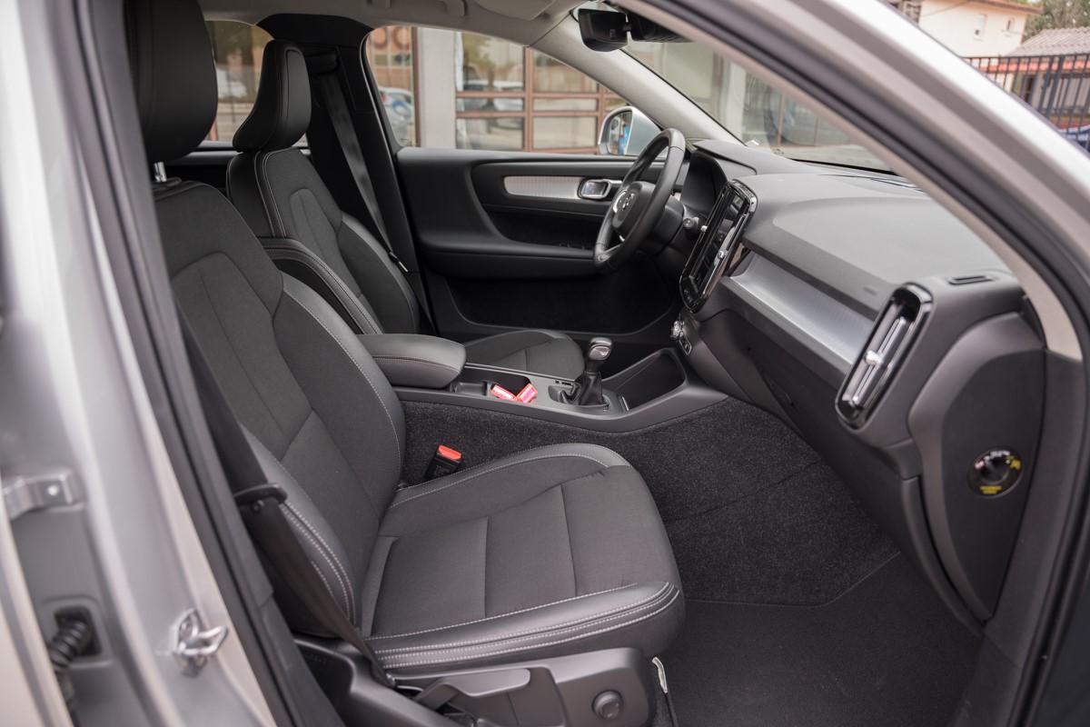 Volvo
 XC40 2.0 D D3