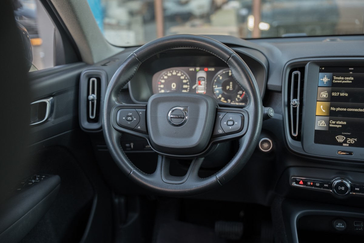 Volvo
 XC40 2.0 D D3