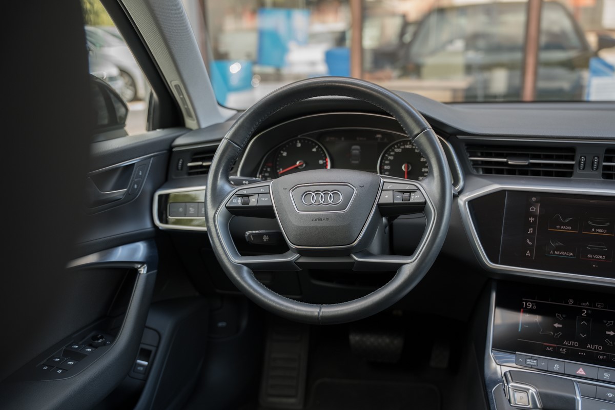 Audi A6
 40 TDI S-tronic QUATTRO