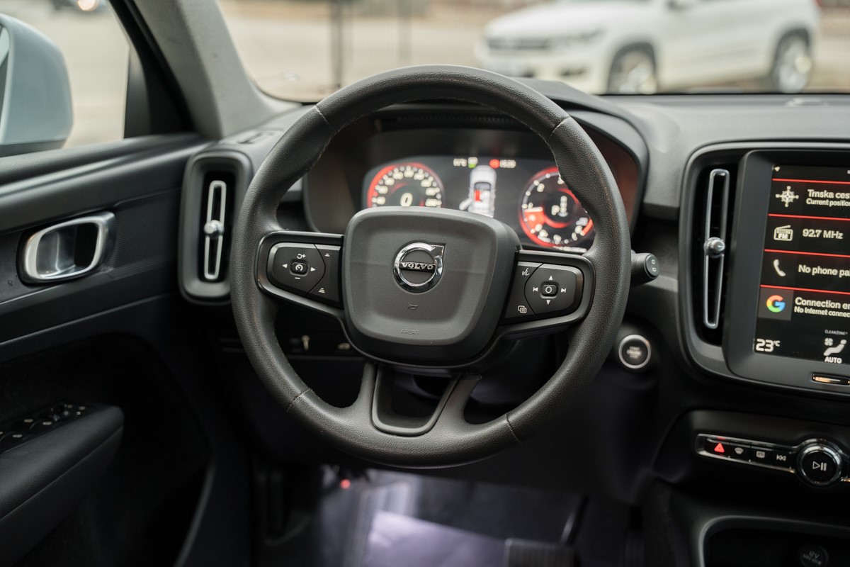 Volvo
 XC40 2.0 D D3