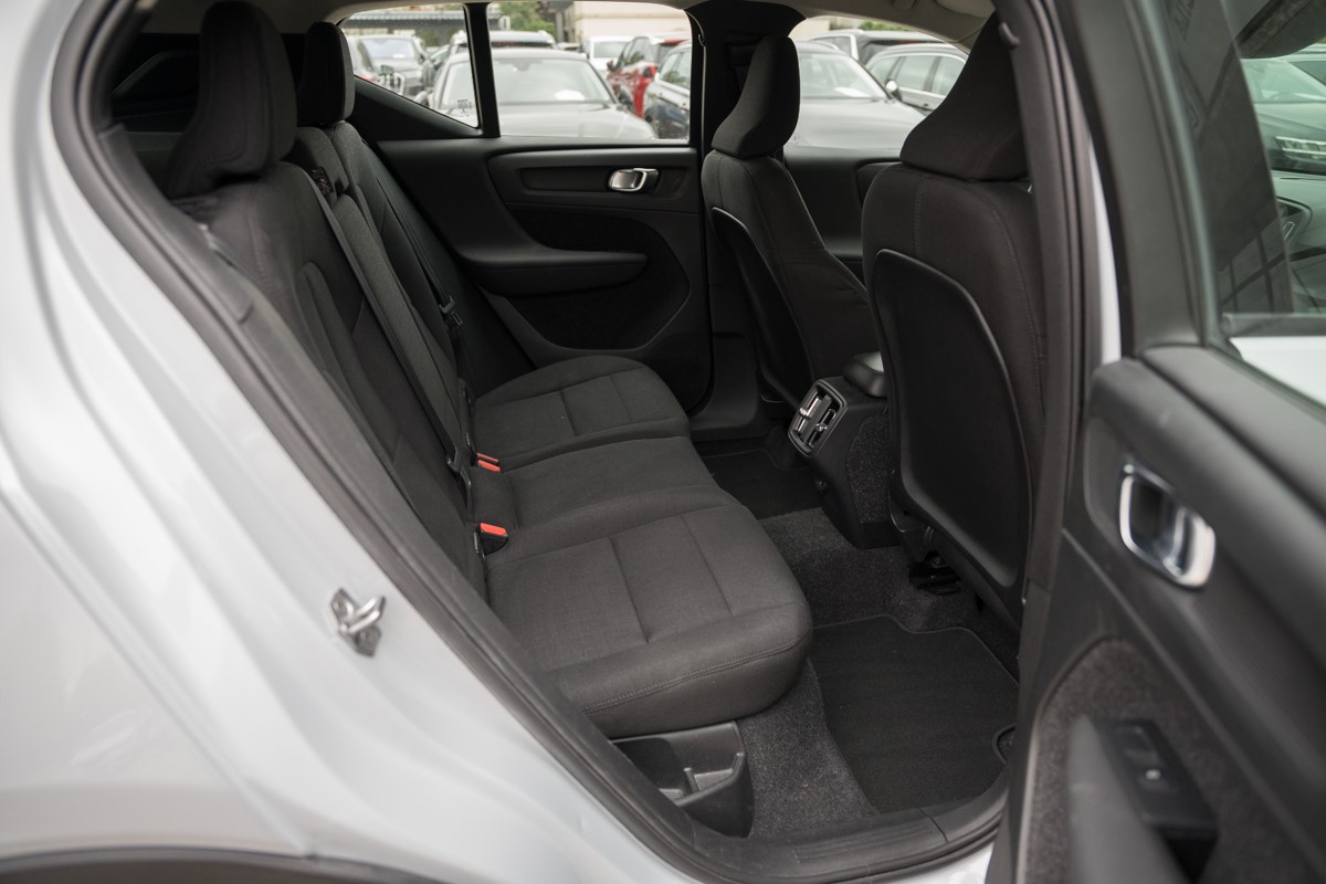 Volvo
 XC40 2.0 D D3