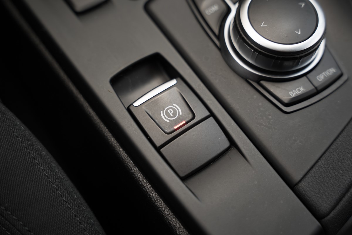 BMW
 X1 18 D sDrive