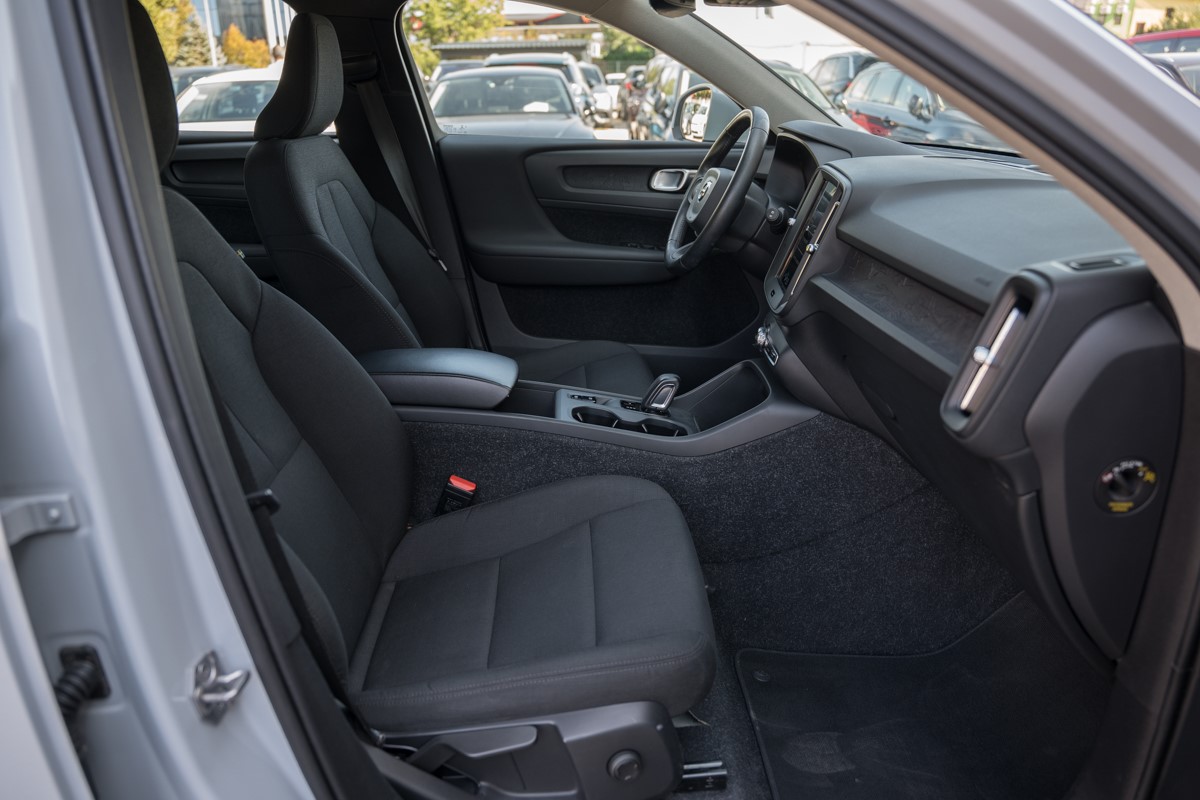 Volvo
 XC40 2.0 D