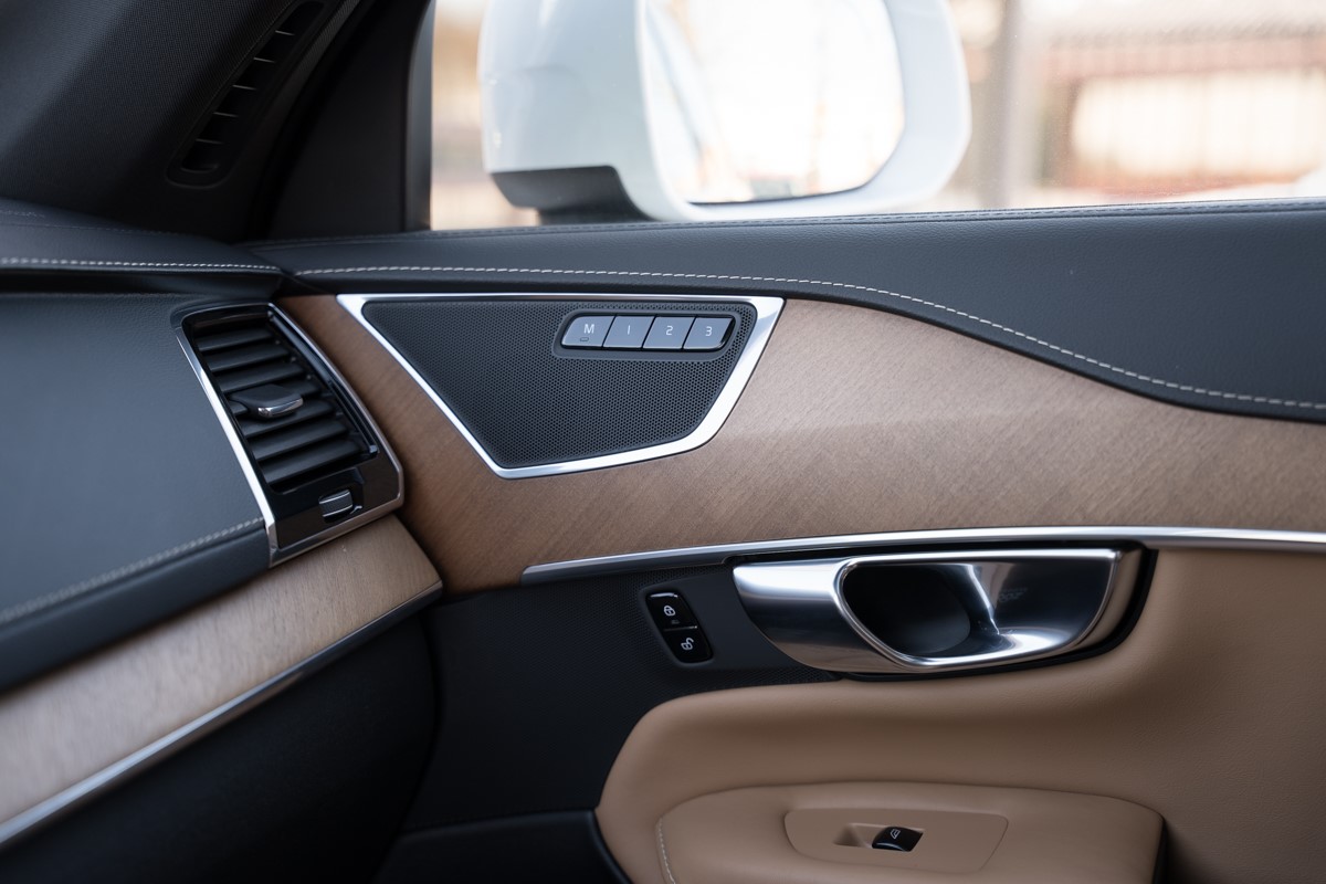 Volvo
 XC90 
 2.0 D B5 AWD Inscription 