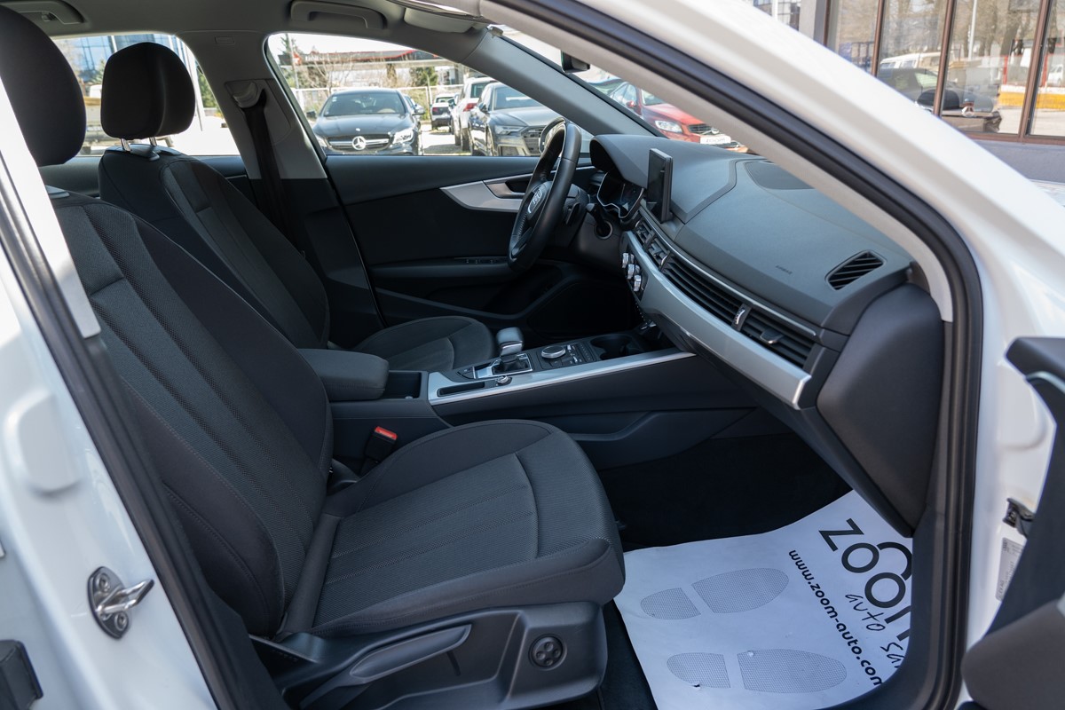 Audi A4
 2.0 TDi Ultra S-tronic Business