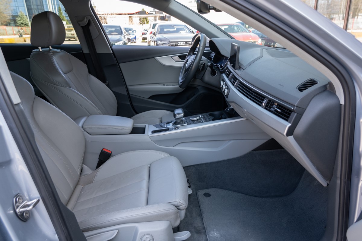 Audi A4
 35 TDi Stronic Business Line