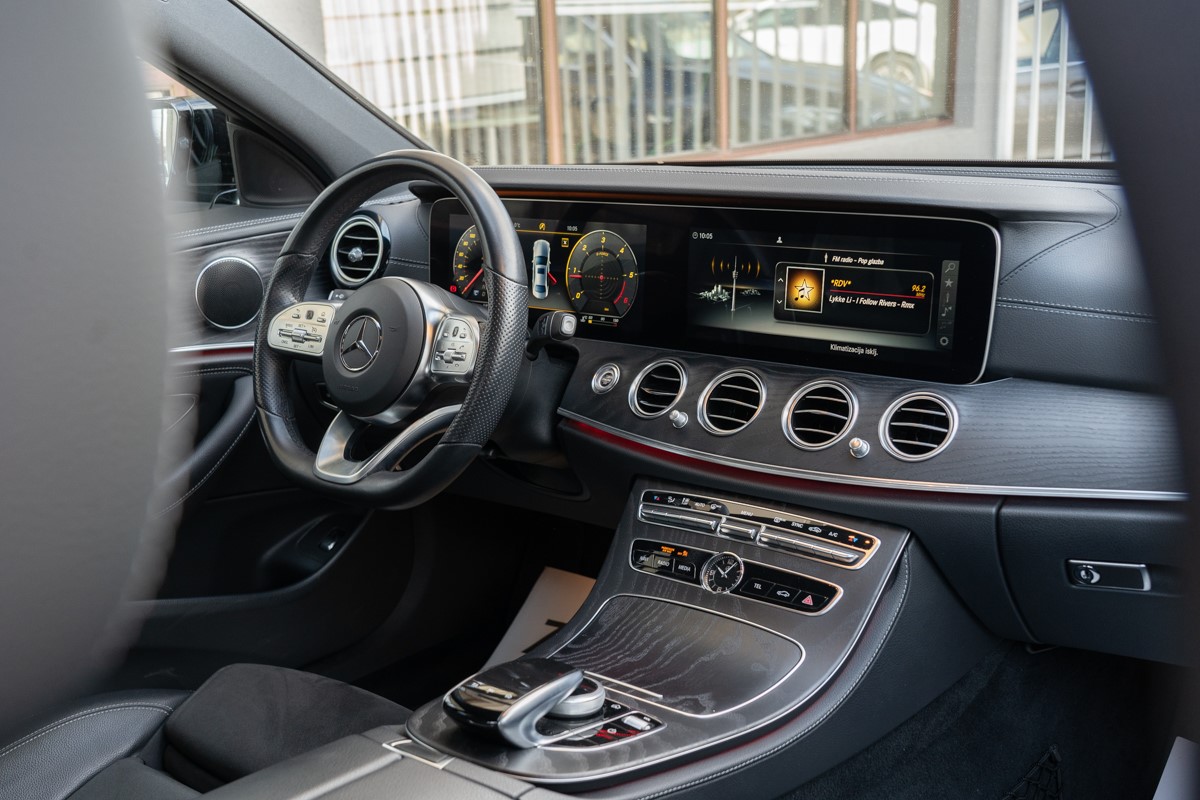 Mercedes-Benz E-Class
 E 220 D 4 MATIC