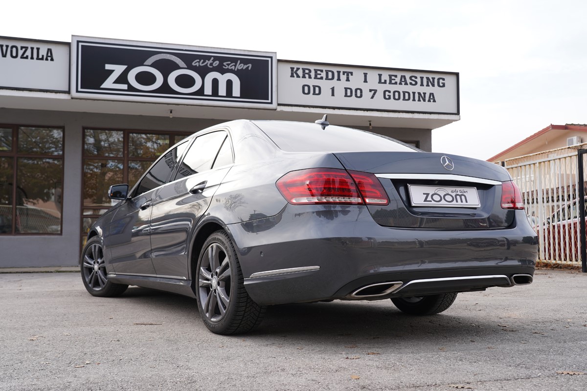 Mercedes-Benz E-Class
 E 220 BLUETEC