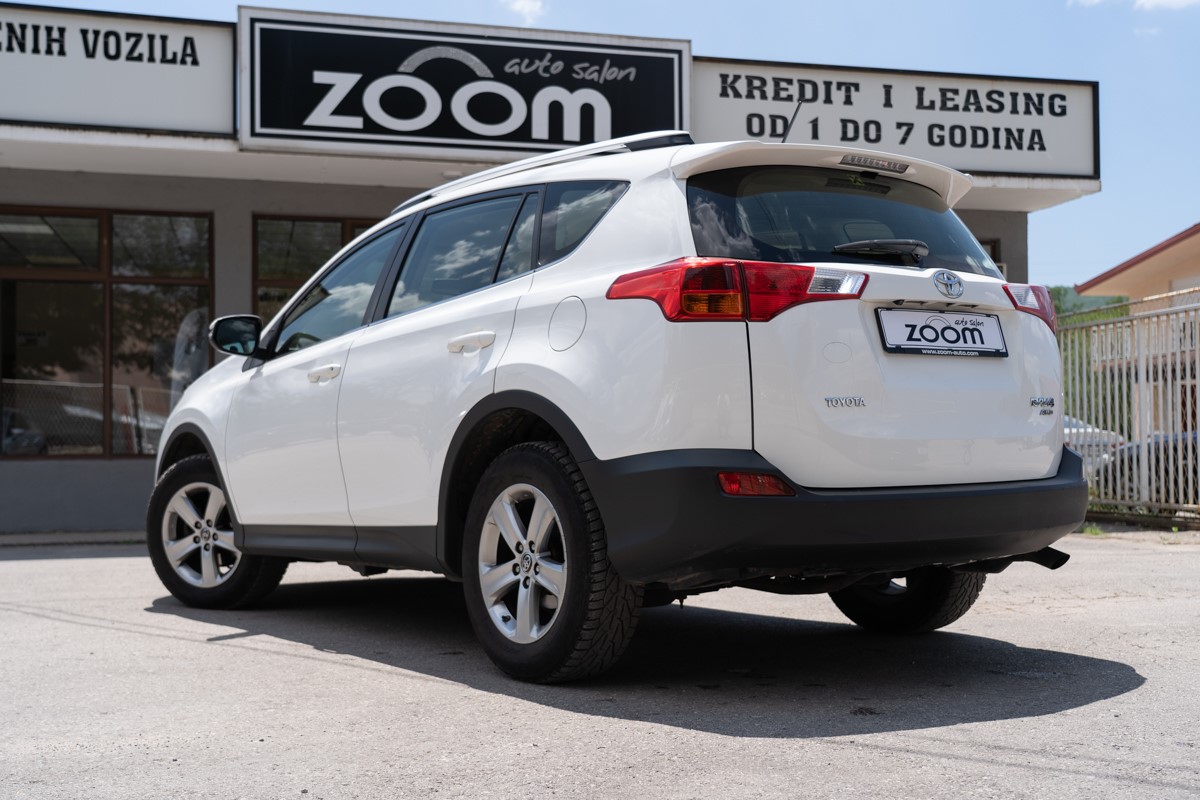 Toyota
 RAV4
 2,0 4x4
