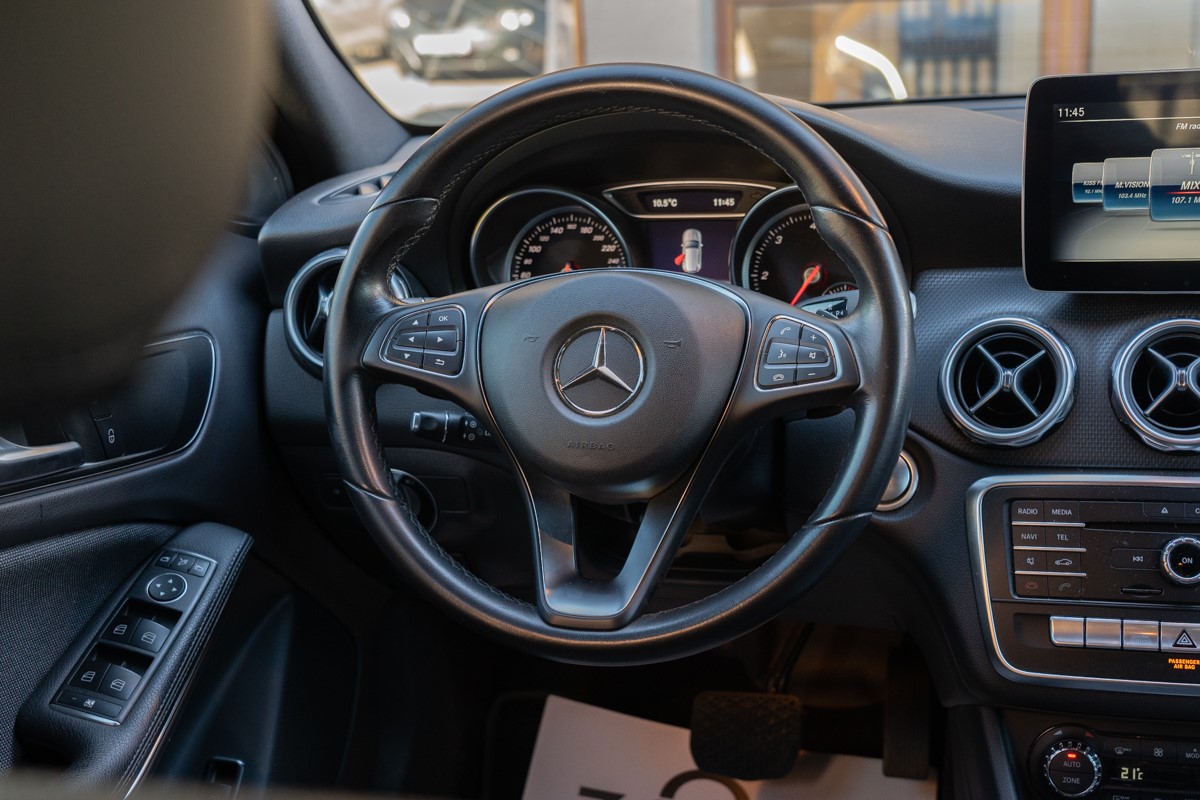 Mercedes-Benz GLA 200d Business
