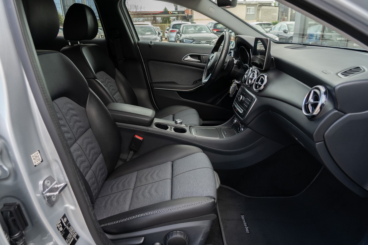 Mercedes-Benz GLA 200 D STOCK