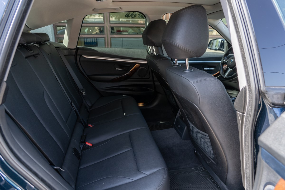 BMW
 3-Series 318 D Gran Turismo