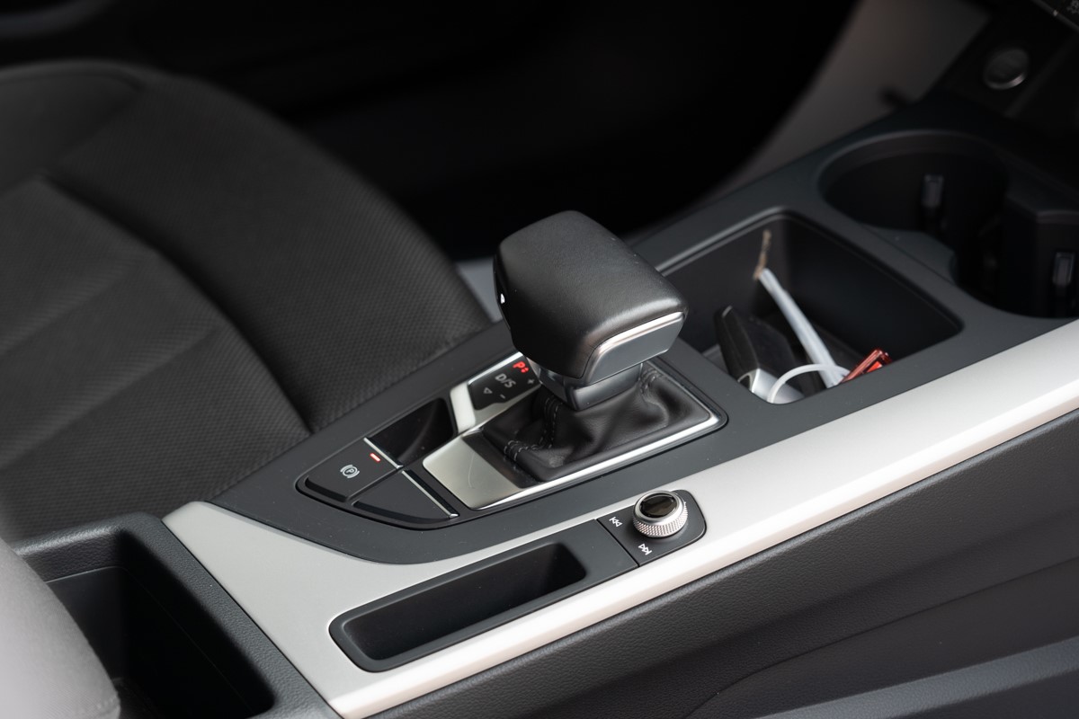 Audi A4
 30 TDI S-Tronic Business